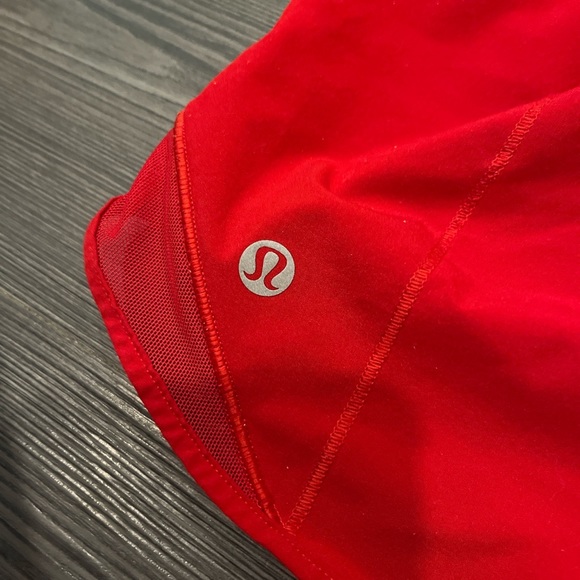 Barely worn, size 6, 4” inseam - Picture 3 of 3